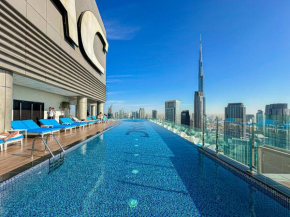 Sky-high Oasis Burj Khalifa Views, Rooftop Infinity Pool, 3BR apartment in Paramount Hotel Midtown